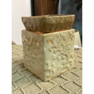 Large embossed ceramic electric wax warmer